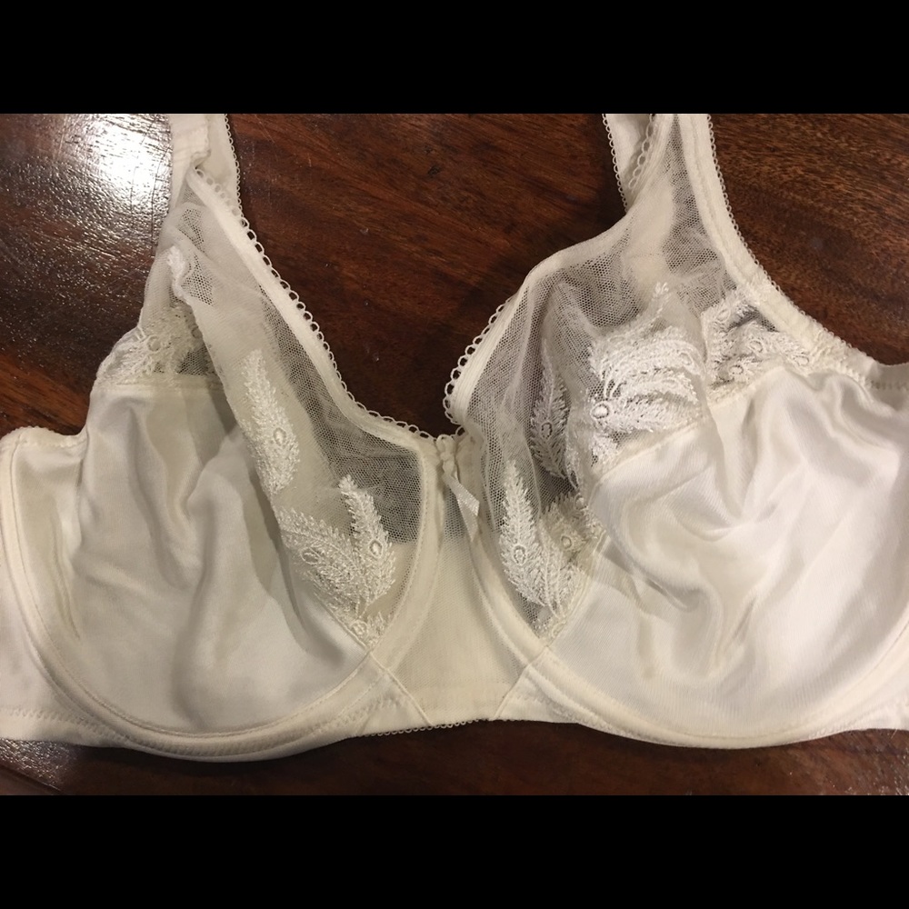 Wacoal Ivory Underwire Bra Size 34DD